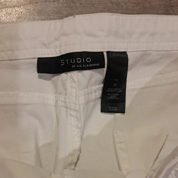 Studio Cream Capris - Picture 2 of 5